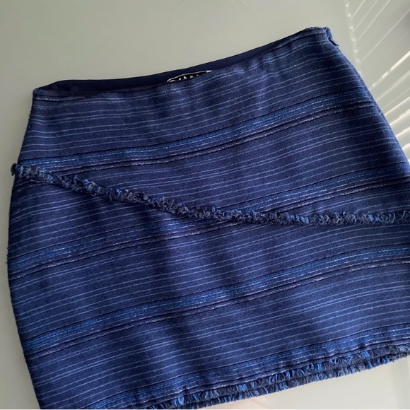 Sandro Paris - Picture 4 of 7